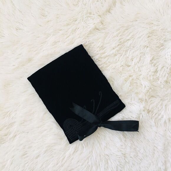 👛 Vintage Black Velvet Tie Clutch Purse 👛 - Picture 7 of 8